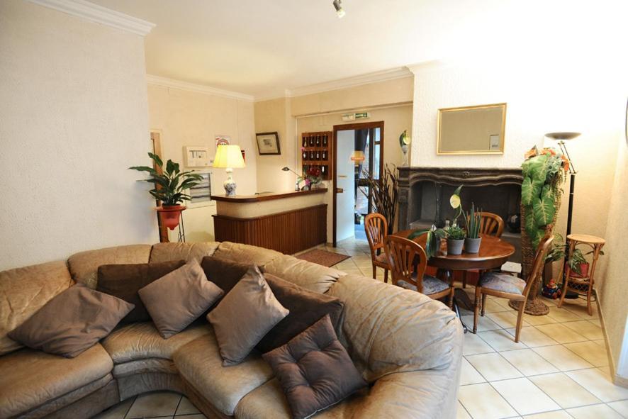Les Negociants Hotel Pontgibaud Luaran gambar