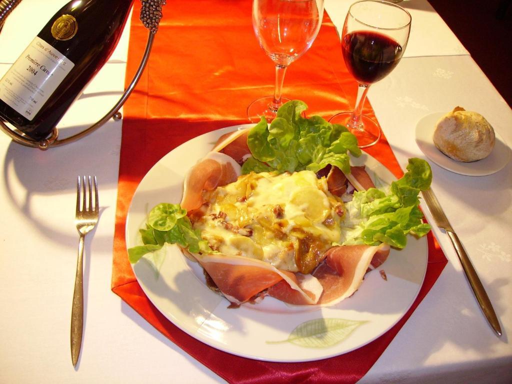 Les Negociants Hotel Pontgibaud Luaran gambar